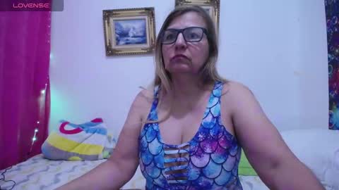 Snapshot of sara211 chatting on 18, 12, 2025 sara online show from 18, 12, 2025