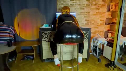 sara  foxy online show from 13, 4, 2026