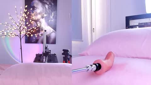 Snapshot of sara__turner chatting on 28, 11, 2025 SARA online show from 28, 11, 2025