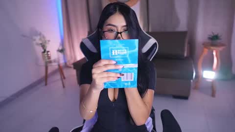 Sara  online show from 4, 3, 2025