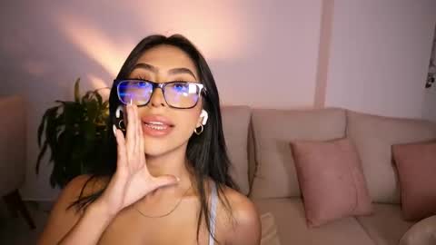 Sara  online show from 3, 11, 2025