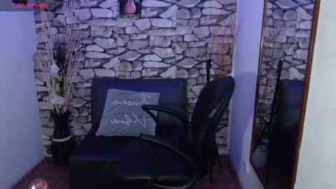 Snapshot of sara_alvarez_ chatting on 12, 1, 2025 Sara online show from 12, 1, 2025