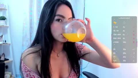 Snapshot of sara_alvarez_ chatting on 14, 10, 2025 Sara online show from 14, 10, 2025