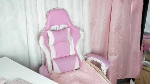 Snapshot of sara_cloudy chatting on 7, 10, 2025 Sara online show from 7, 10, 2025