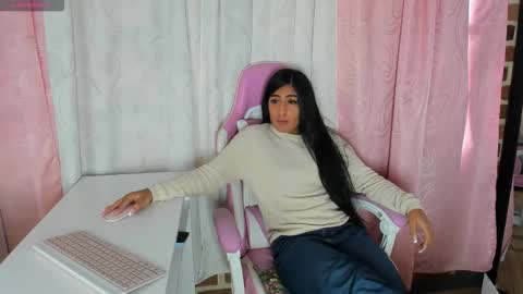 Snapshot of sara_cloudy chatting on 17, 11, 2025 Sara online show from 17, 11, 2025