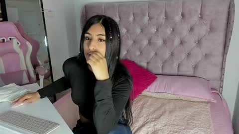 Snapshot of sara_cloudy chatting on 25, 11, 2025 Sara online show from 25, 11, 2025