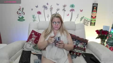 Snapshot of sara_crowe chatting on 24, 12, 2024 Sara Crowe online show from 24, 12, 2024