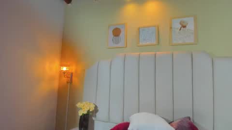 sara_hannks online show from 11, 4, 2026