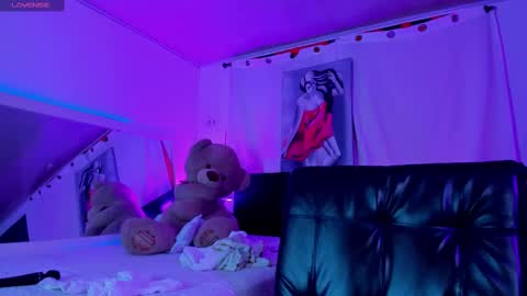       online show from 14, 2, 2025