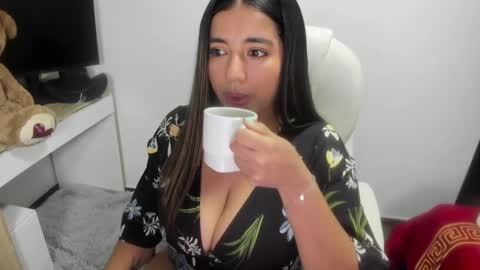 sarah  LIZCANO....... online show from 27, 2, 2025