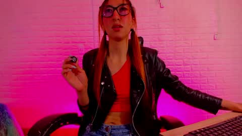 Snapshot of sara_love_1 chatting on 31, 5, 2026 Sara Love online show from 31, 5, 2026