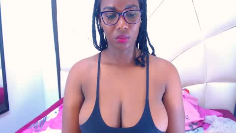 Snapshot of sara_marks chatting on 26, 12, 2024 S A R A online show from 26, 12, 2024