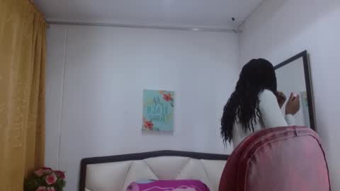 Snapshot of sara_marks chatting on 19, 9, 2025 S A R A online show from 19, 9, 2025