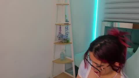 sara_red_x online show from 27, 5, 2026