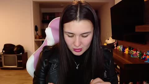 Snapshot of sara_sunrise_ chatting on 5, 3, 2025 Sara online show from 5, 3, 2025