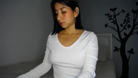 Snapshot of sara_tris chatting on 15, 11, 2025 Sara online show from 15, 11, 2025