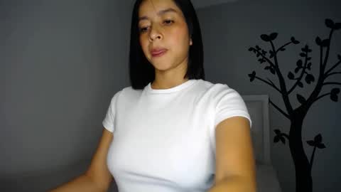 Snapshot of sara_tris chatting on 18, 11, 2025 Sara online show from 18, 11, 2025