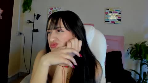 Sarah Ramirez online show from 5, 3, 2025