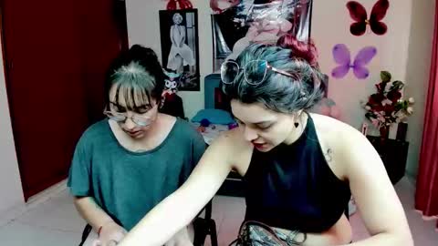 Snapshot of saraandmarilyn chatting on 25, 11, 2025 Alahia and Marilyn online show from 25, 11, 2025