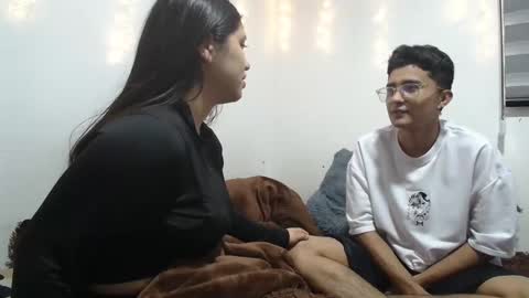 Snapshot of saraandthomas chatting on 11, 1, 2025 sara and thomas online show from 11, 1, 2025