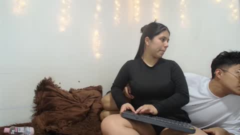 Snapshot of saraandthomas chatting on 11, 1, 2025 sara and thomas online show from 11, 1, 2025