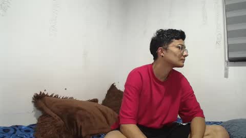 Snapshot of saraandthomas chatting on 26, 1, 2025 sara and thomas online show from 26, 1, 2025