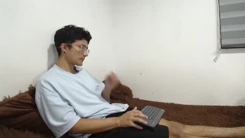 Snapshot of saraandthomas chatting on 20, 2, 2025 sara and thomas online show from 20, 2, 2025