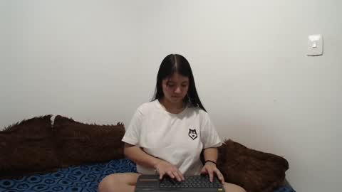 Snapshot of saraandthomas chatting on 6, 10, 2025 sara and thomas online show from 6, 10, 2025