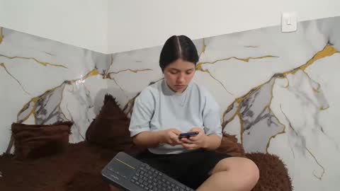 Snapshot of saraandthomas chatting on 14, 12, 2025 sara and thomas online show from 14, 12, 2025