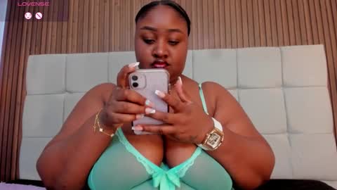 Snapshot of saraby_blandon chatting on 14, 9, 2025 online show from 14, 9, 2025