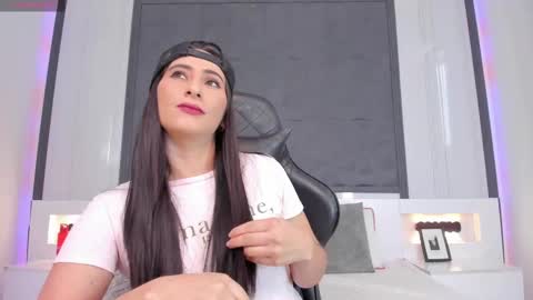  Sara Gomez  online show from 19, 2, 2025