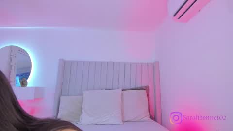 Sarah Bonneth online show from 7, 11, 2025