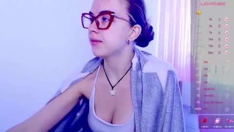 Snapshot of sarah_hs chatting on 24, 9, 2025 Sarah online show from 24, 9, 2025