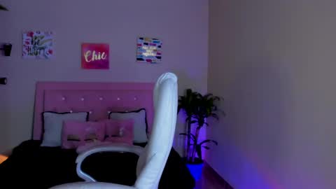 Sarah Ramirez online show from 14, 2, 2025