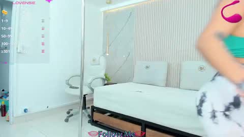 Snapshot of sarah_sanz chatting on 12, 3, 2025 sarah online show from 12, 3, 2025