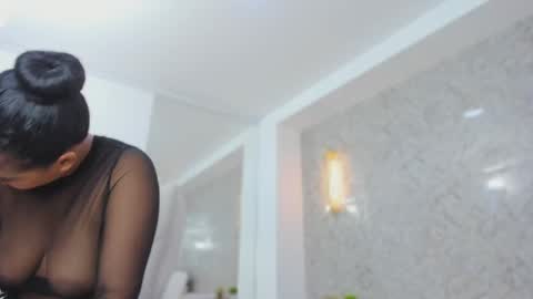 Snapshot of sarah_sanz chatting on 11, 11, 2025 sarah online show from 11, 11, 2025