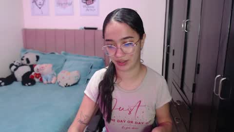 Snapshot of sarah_stone15 chatting on 25, 2, 2025 Sarah online show from 25, 2, 2025