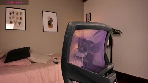   online show from 4, 12, 2024