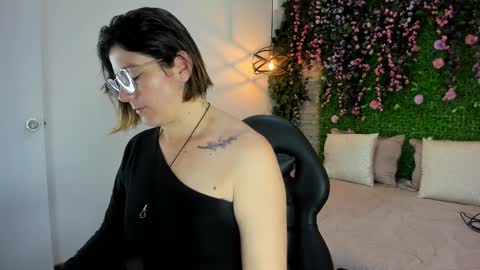 Sarah Deyvis online show from 14, 12, 2025