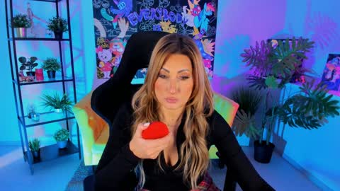 Divine Sarah NONUDE model online show from 27, 12, 2024