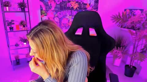 Divine Sarah NONUDE model online show from 10, 3, 2025