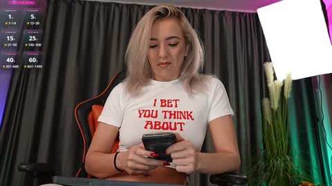 Sarahjadore online show from 22, 2, 2025