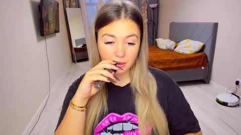 Snapshot of sarahmils chatting on 12, 1, 2026 Sarah online show from 12, 1, 2026