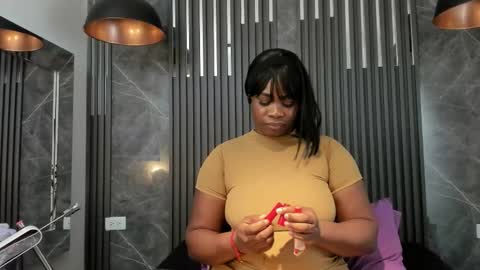 Snapshot of saraievans chatting on 18, 12, 2025 Sarai online show from 18, 12, 2025