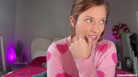 Snapshot of saraloverays chatting on 4, 3, 2025 Back from Vacay Follow for more here online show from 4, 3, 2025