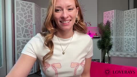 Snapshot of saraloverays chatting on 17, 9, 2025 Back from Vacay Follow for more here online show from 17, 9, 2025