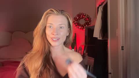 Snapshot of saraloverays chatting on 21, 10, 2025 Back from Vacay Follow for more here online show from 21, 10, 2025