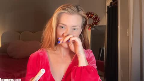 Snapshot of saraloverays chatting on 12, 11, 2025 Back from Vacay Follow for more here online show from 12, 11, 2025