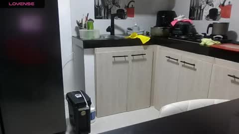 sara martinez online show from 14, 4, 2026