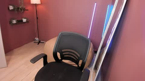 saranixxon_ online show from 11, 4, 2026